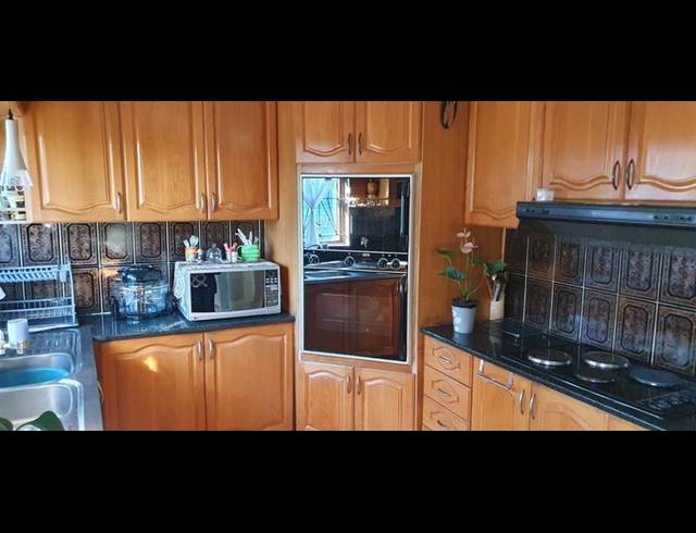 3 BEDROOM HOUSE FOR SALE IN CRAIGIEBURN